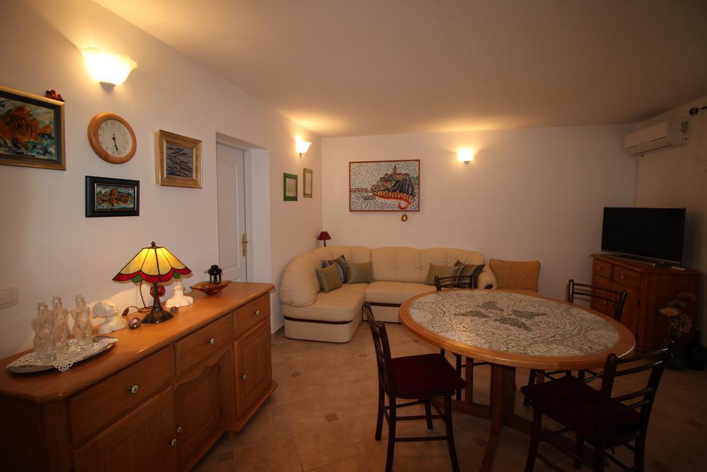Megi1 Apartment Vrbnik Phòng bức ảnh