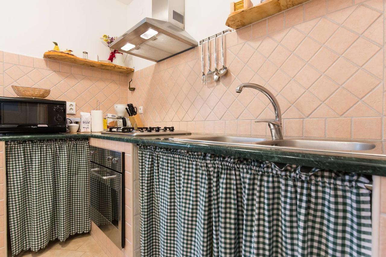 Megi1 Apartment Vrbnik Ngoại thất bức ảnh